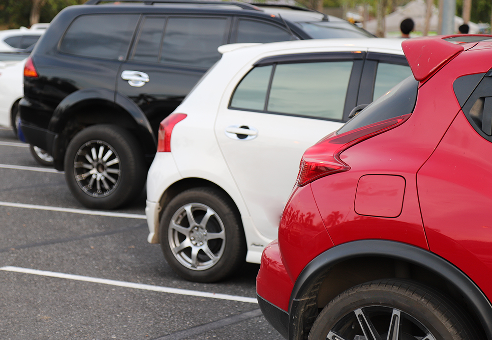 Ample Free Parking & Curbside Service Ease Your Busy Morning
